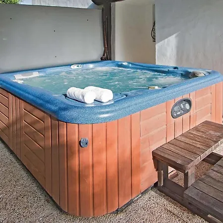 فيلة Puerto Del Carmen Sleeps 8 Air Con Wifi بويرتو ذيل كارمين